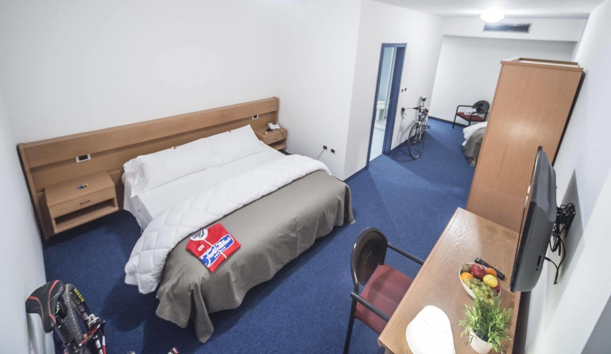 טרנטו Fly Bike Hotel מראה חיצוני תמונה